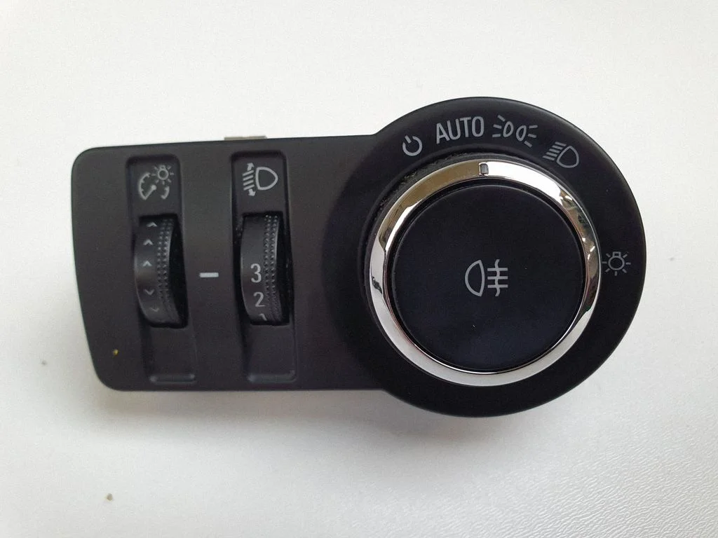 Light switch 13268696