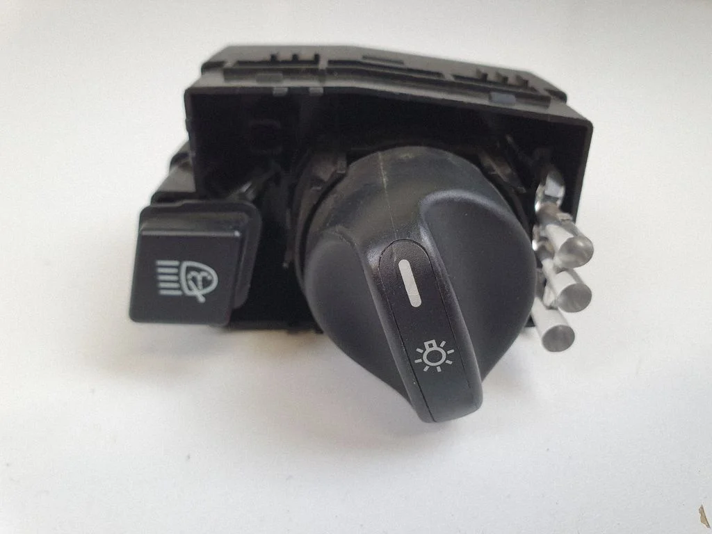 Light switch 2205450704 – Mercedes-Benz S-Class W220 (1998-2006)