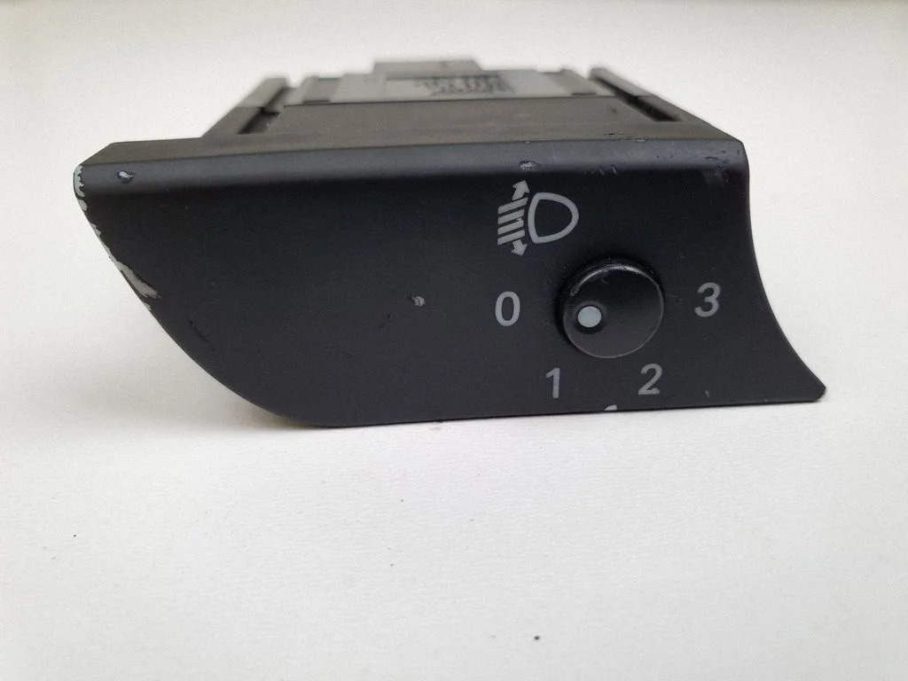 Headlight level height control switch – Audi A4 S4 B7 8E 8H (2005-2008)