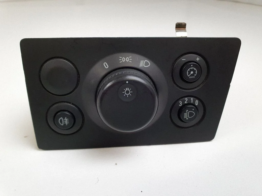 Light switch 13205864