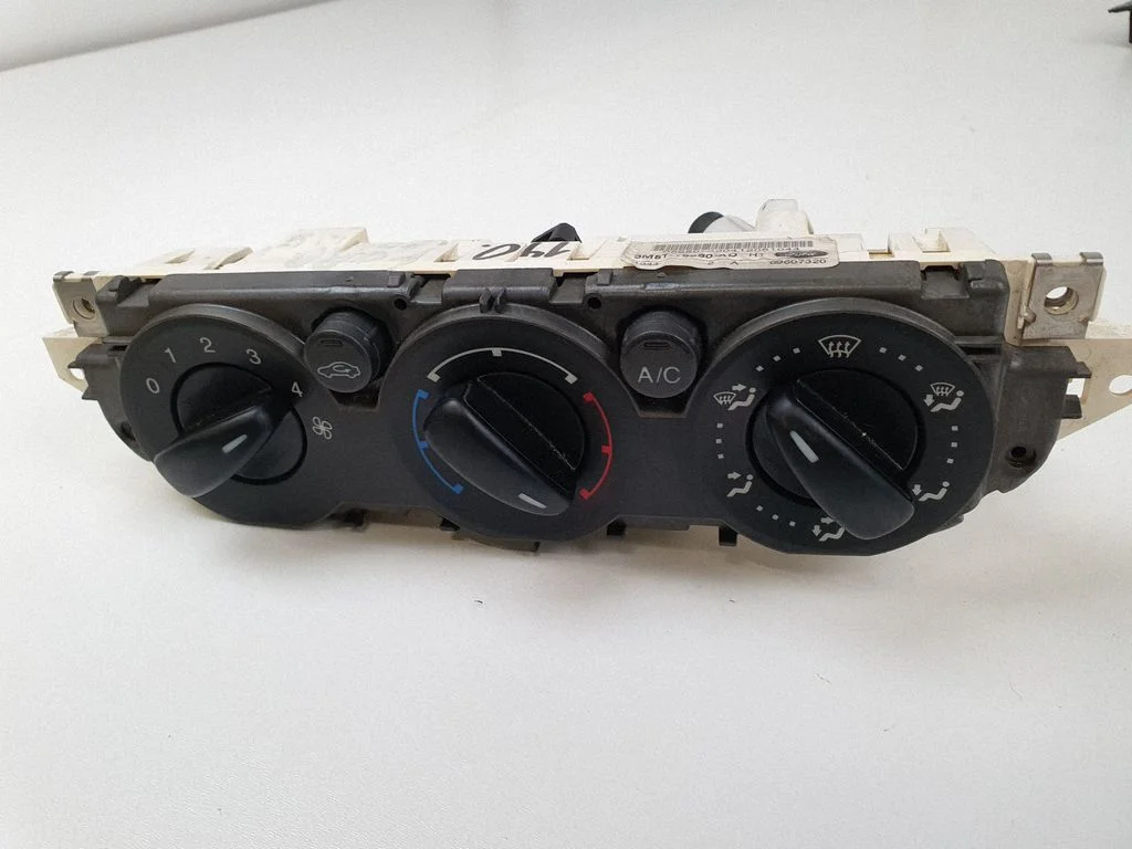 Kliimaseadme/kütte juhtplokk (salongis) – Ford Focus C-MAX (2003-2010)