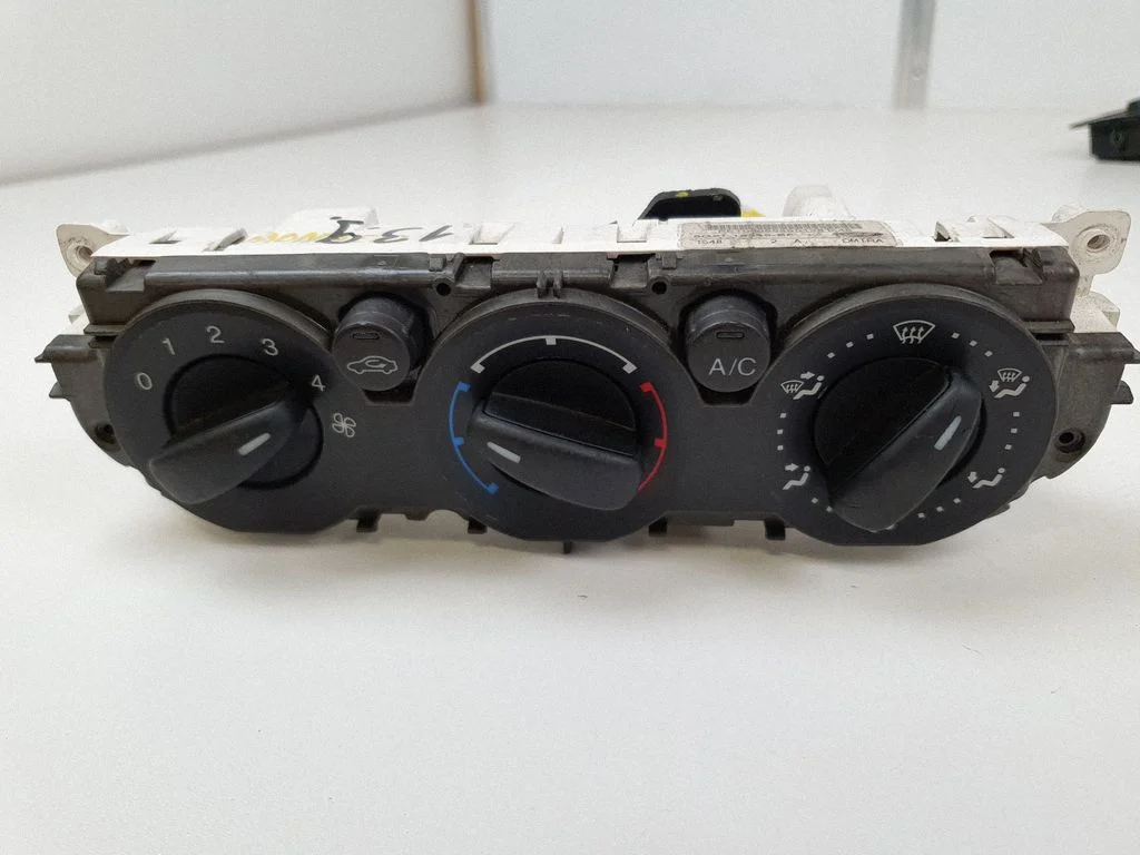 Climate control unit – Ford Mondeo MK IV (2007-2014)