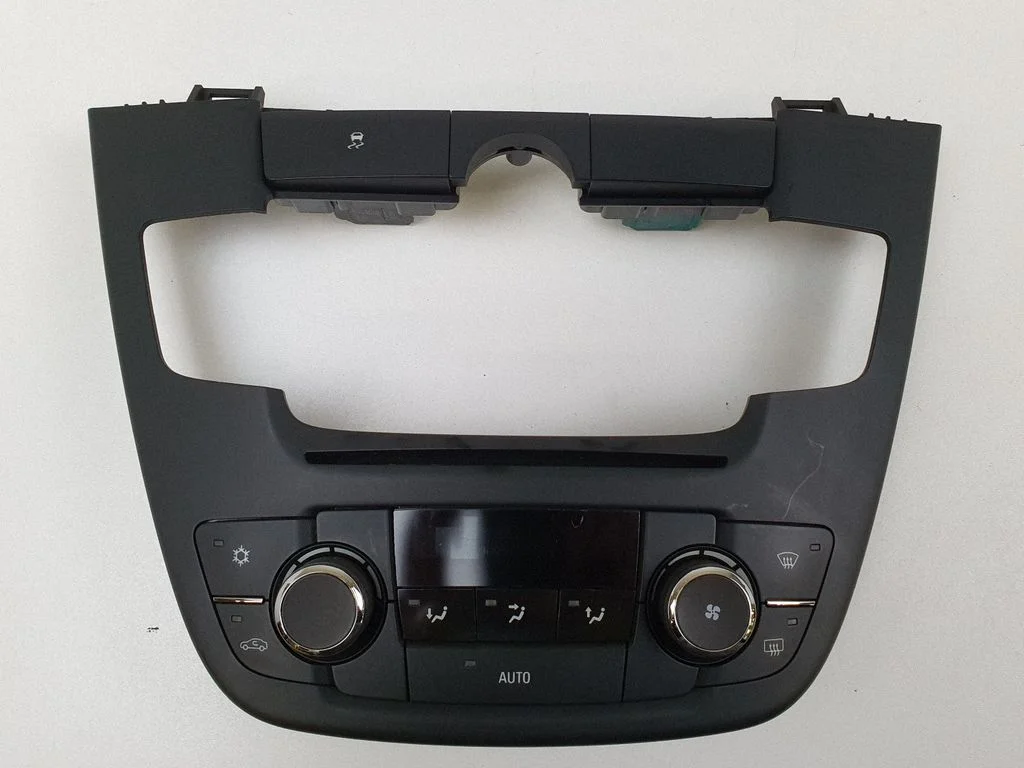 Gaisa kondicioniera/klimata/sildītāja vadības bloks (salonā) – Opel Insignia A (2008-2017)