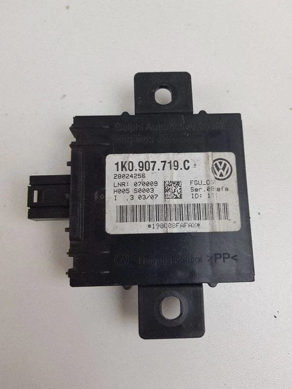 Signalisatsiooni juhtplokk – Audi A3 S3 8P (2003-2012)