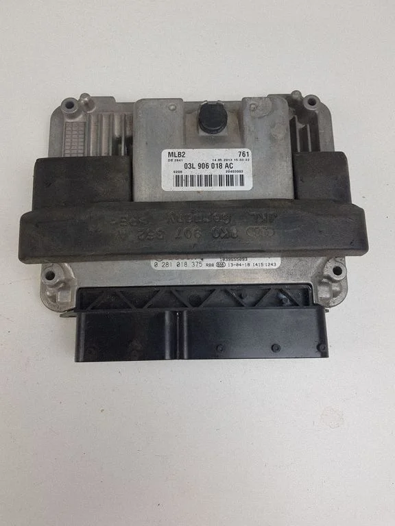 Dzinēja vadības bloks 03L906018AC