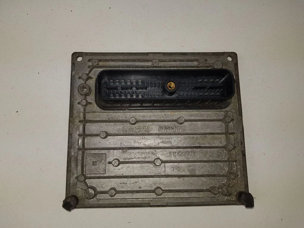 Dzinēja vadības bloks 6S6112A650GD