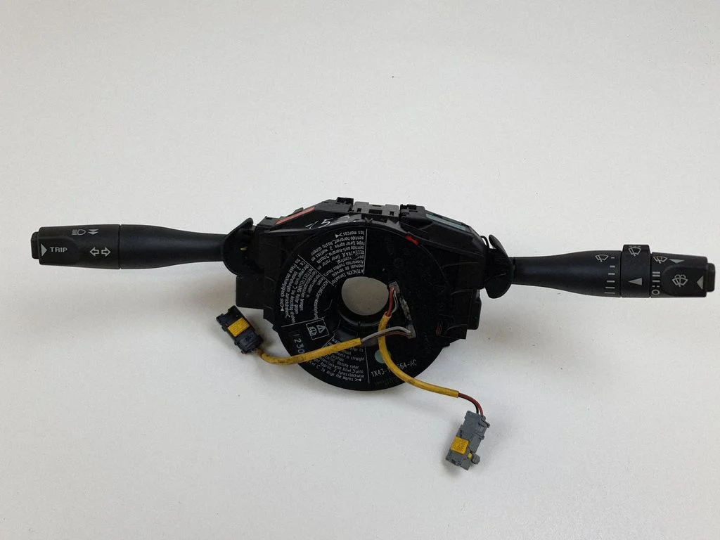 Wiper turn signal indicator stalk/switch