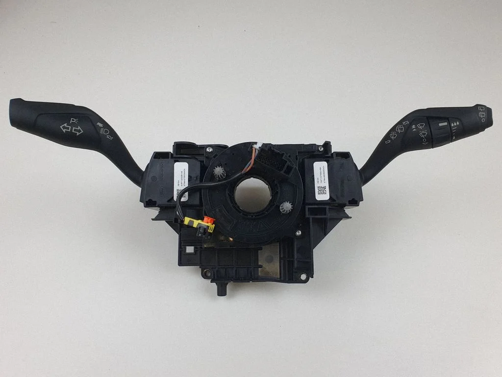 Sviru komplekts AV6T13335AE