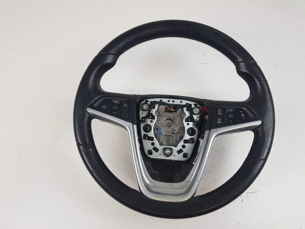 Steering wheel 13306881
