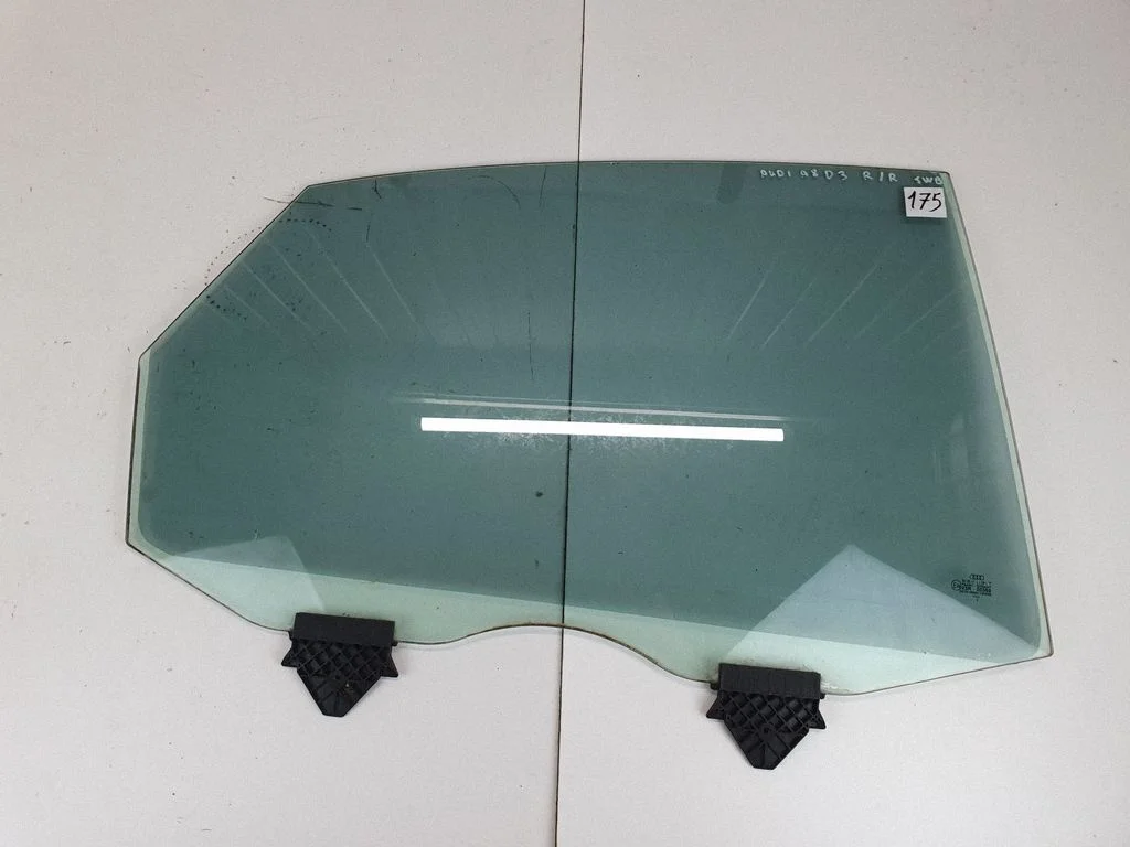 Rear door window glass 43R00366