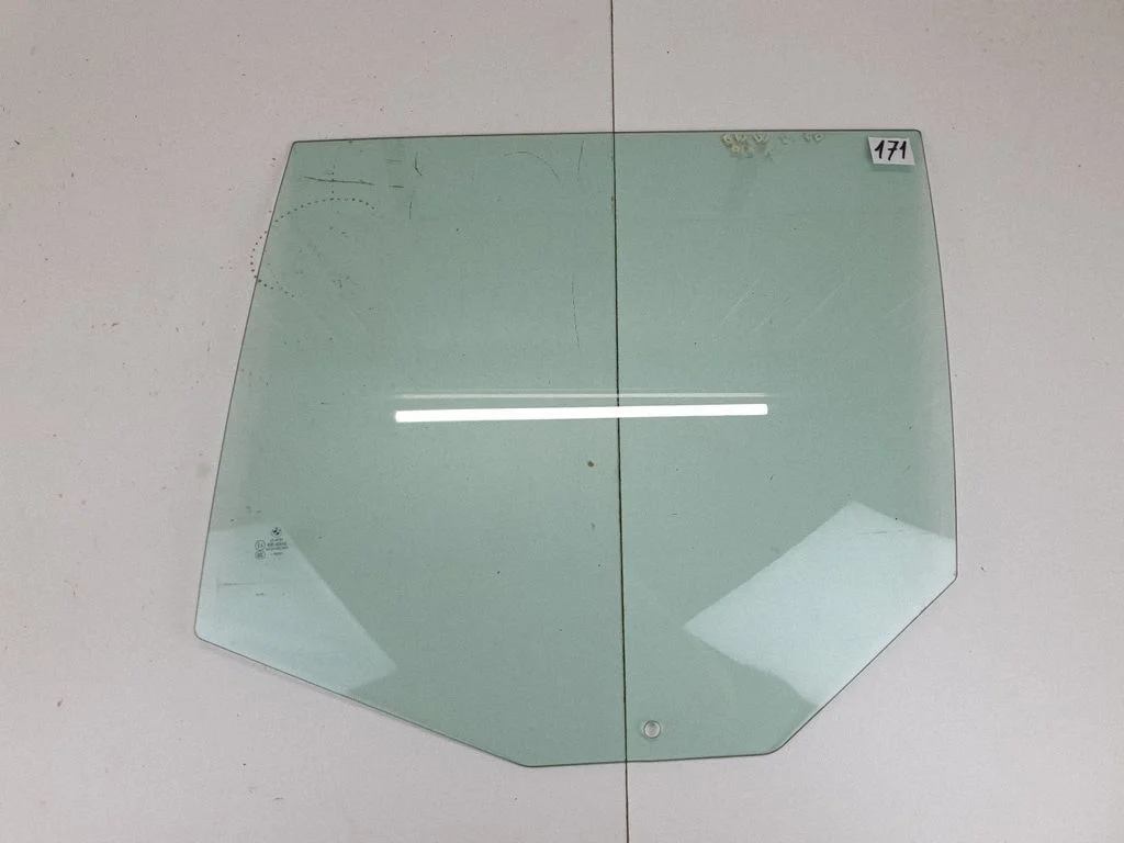 Rear door window glass 43R00049