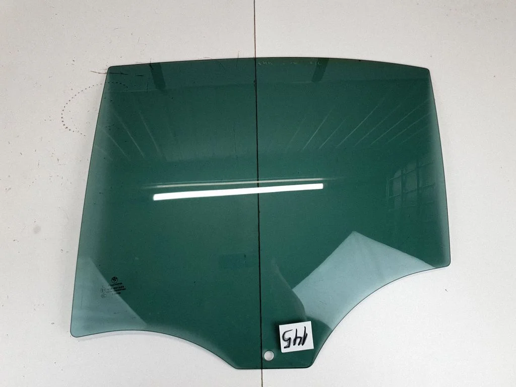 Rear door window glass 43R001604