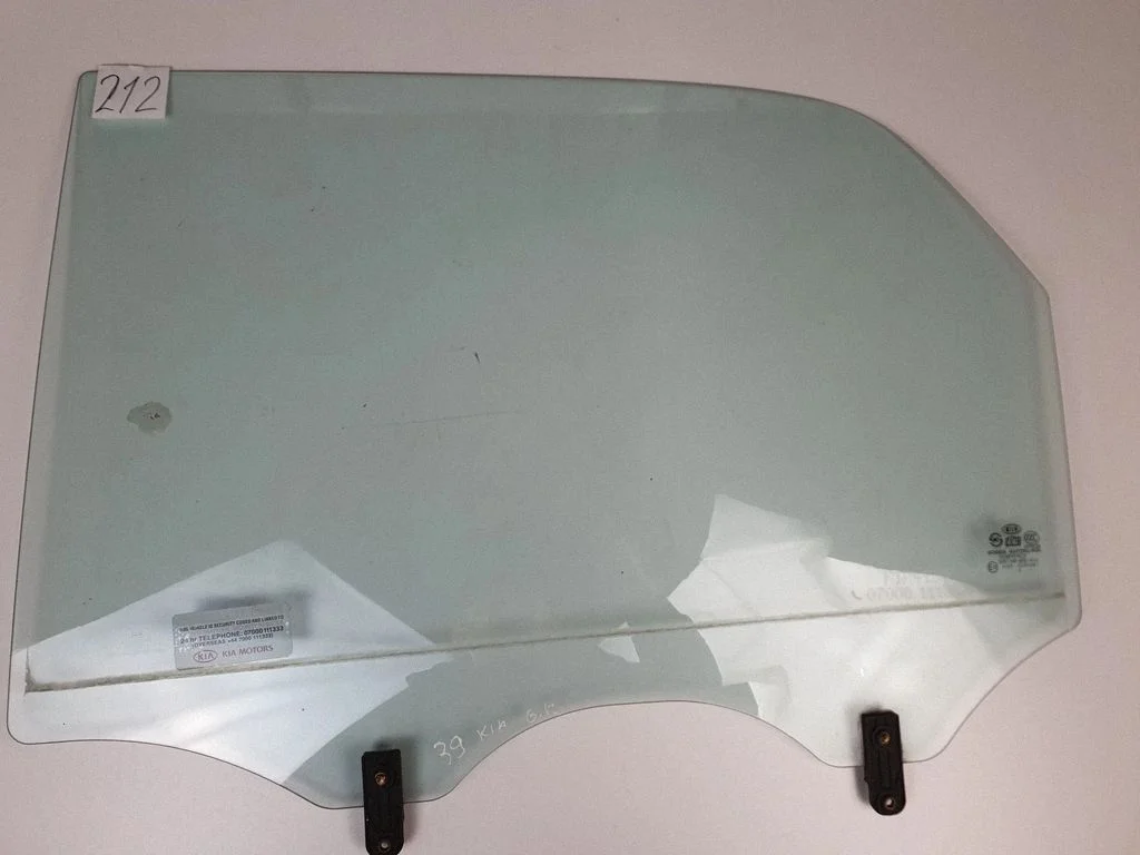Rear door window glass 43R000381