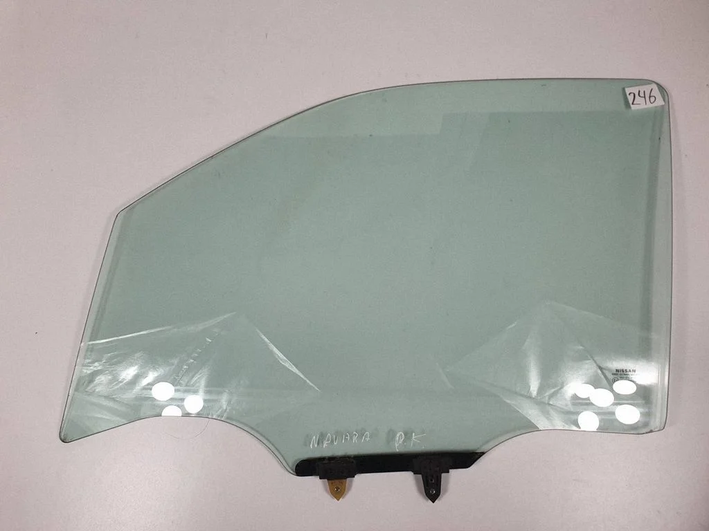 Front door window glass four-door 43R000016