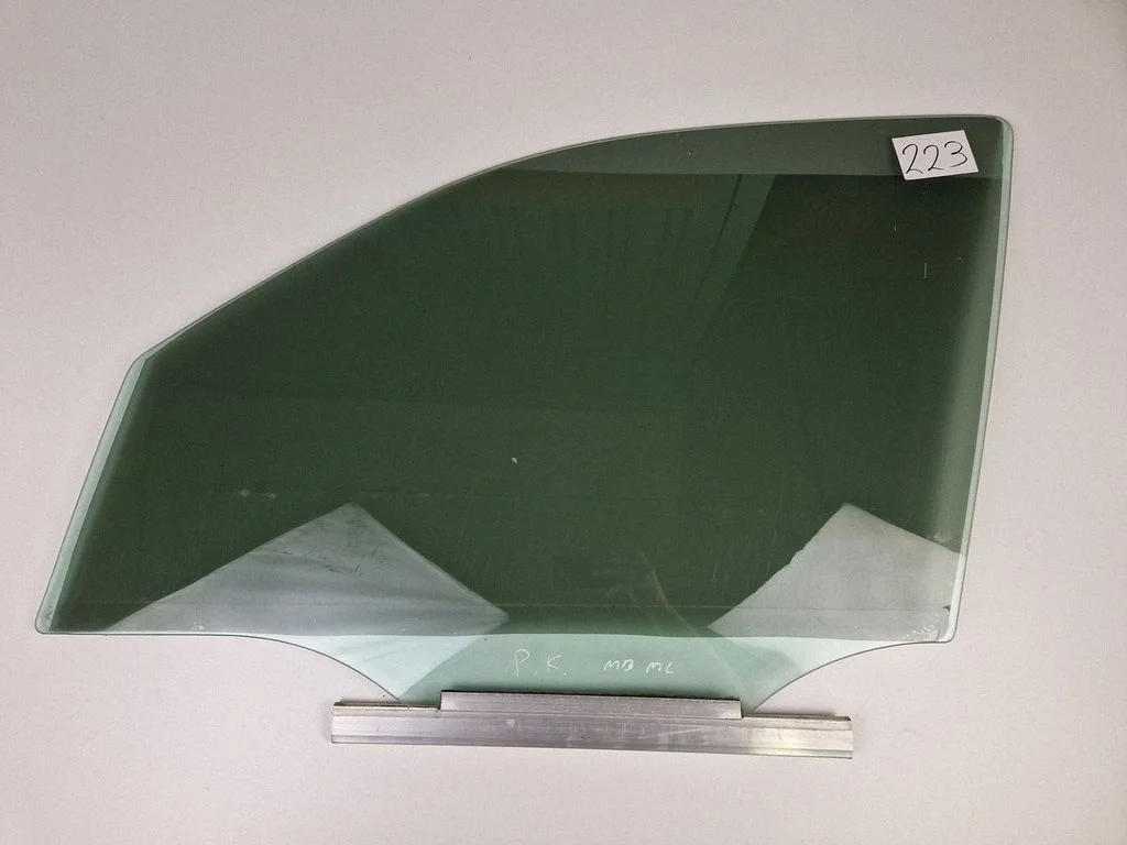 Front door window glass four-door 43R008010
