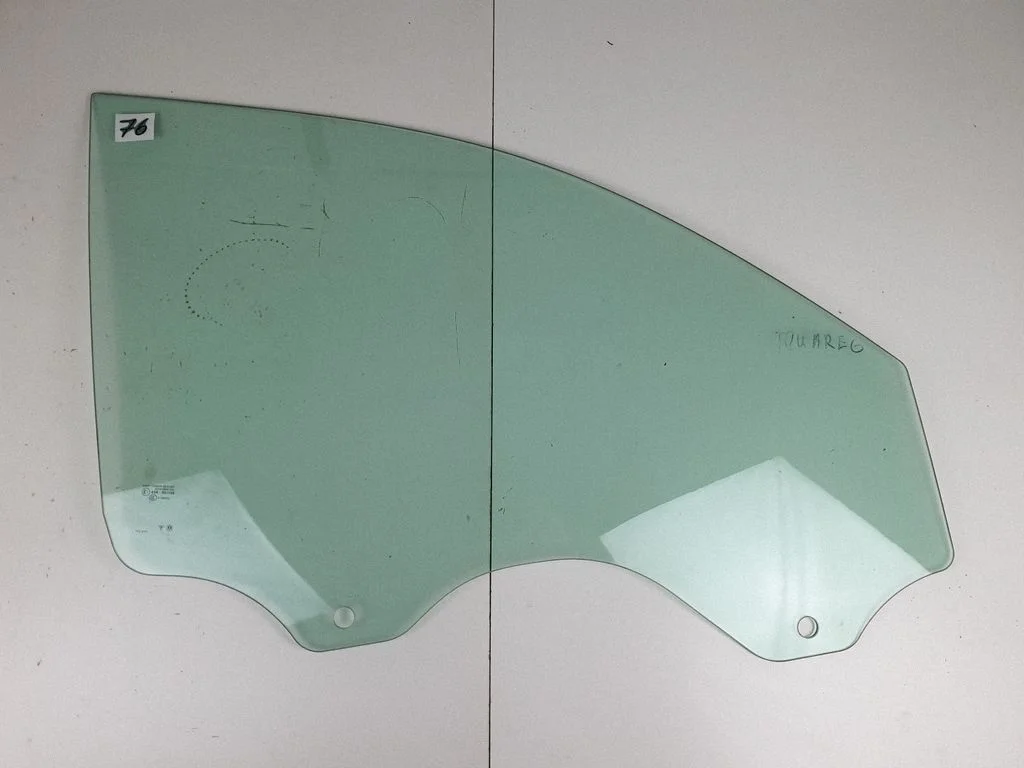 Front door window glass four-door 43R001168 – Volkswagen Touareg I (2002-2010)
