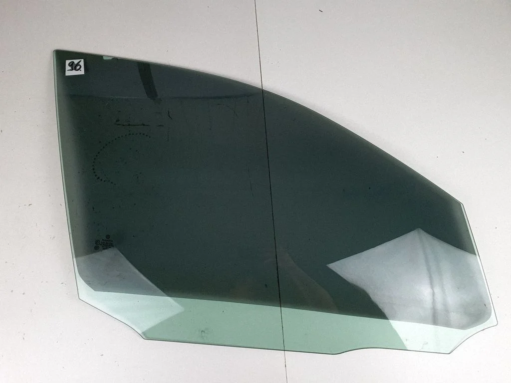 Galvenais priekšējo durvju stikls (četrdurvju) 43R001582