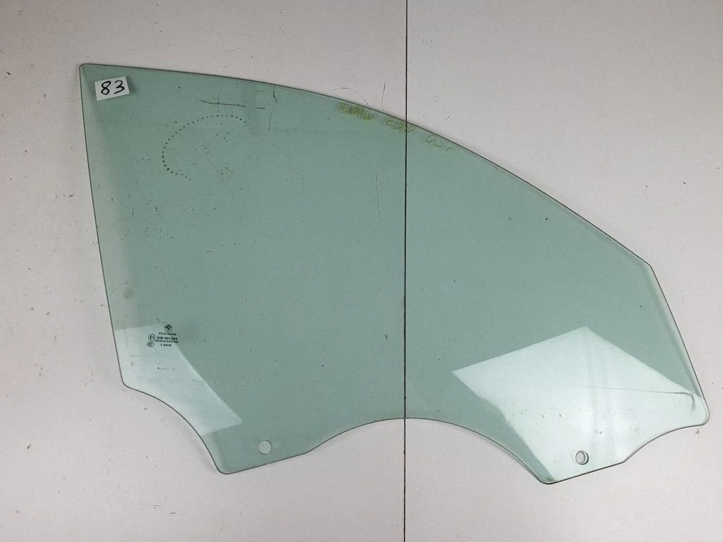 Front door window glass four-door 43R001582