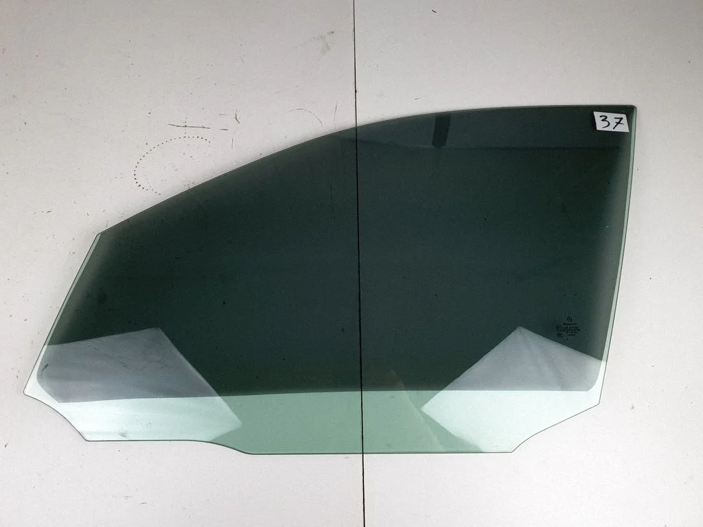 Front door window glass four-door – Mercedes-Benz C-Class AMG W204 (2007-2014)