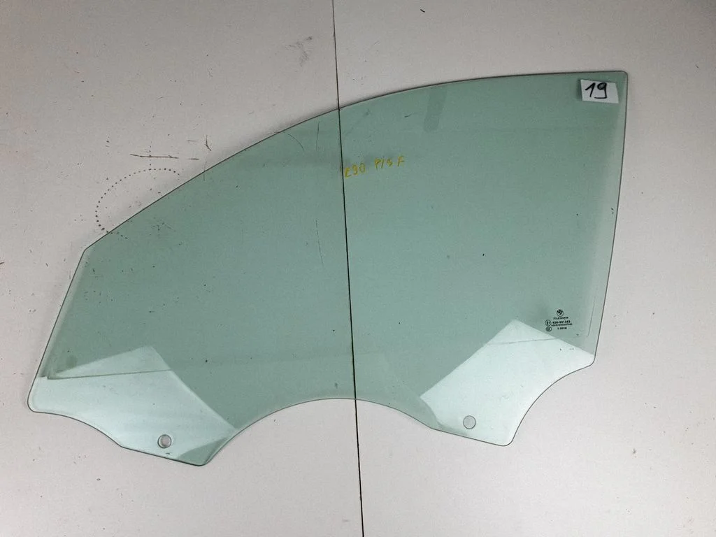 Front door window glass four-door 43R001582