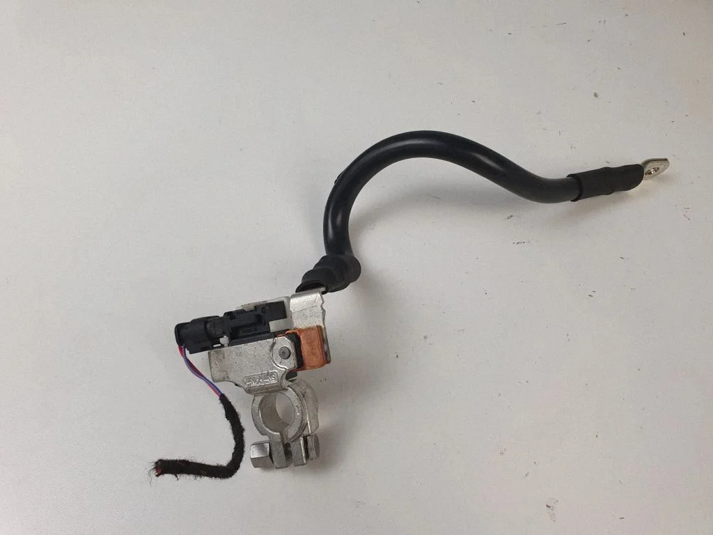 Miinusjuhe (aku) 8R0915181C – Audi Q5 SQ5 8R (2008-2017)