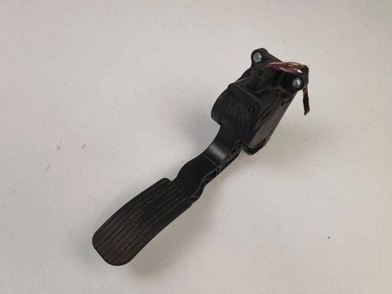 Accelerator throttle pedal – Mercedes-Benz Vito Viano W639 (2003-2014)