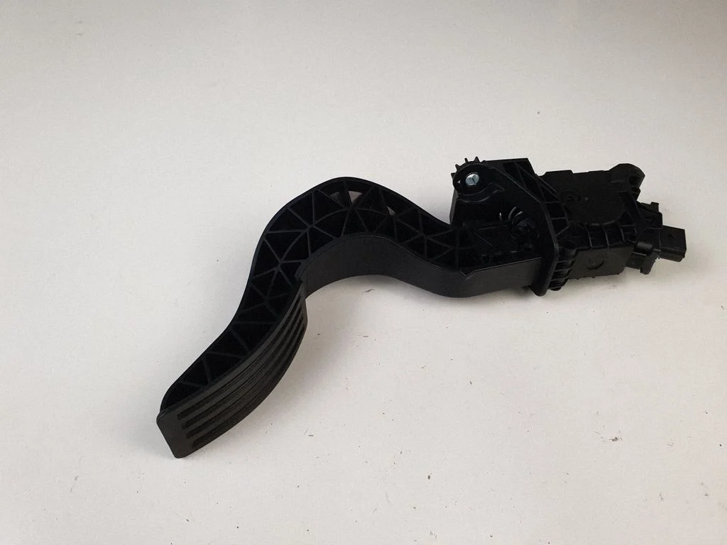 Accelerator throttle pedal 32264189