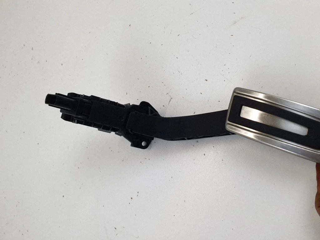 Accelerator throttle pedal 6PV010621