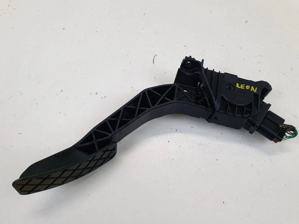 Accelerator throttle pedal 6PV010621