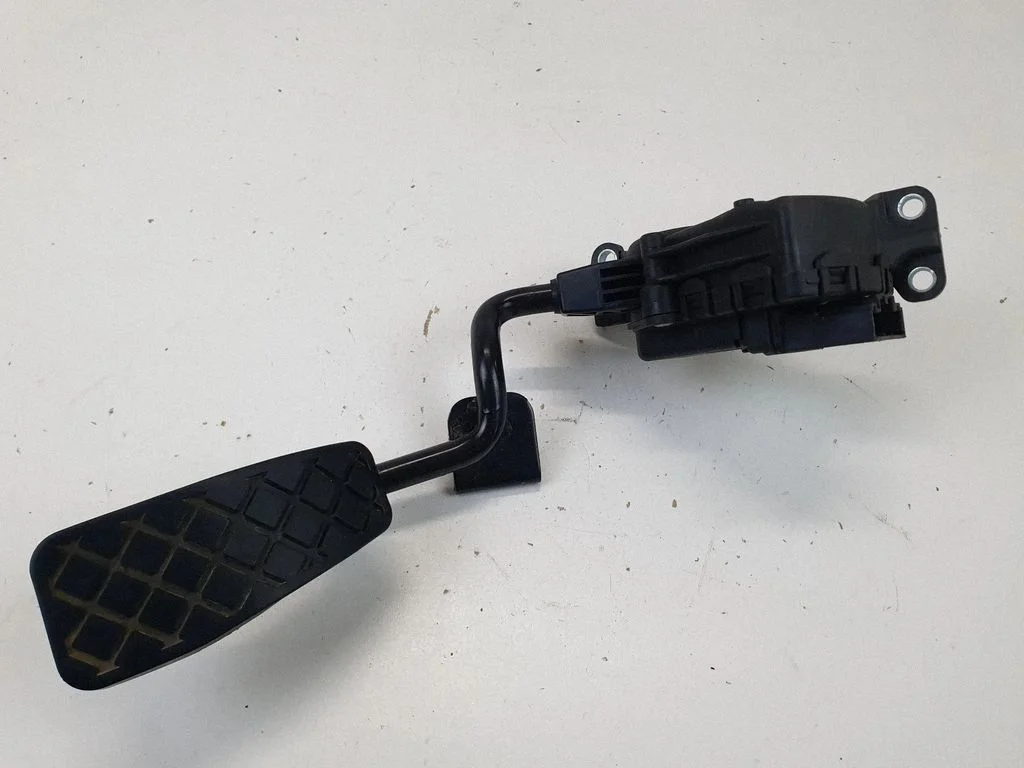 Accelerator throttle pedal 6PV008984