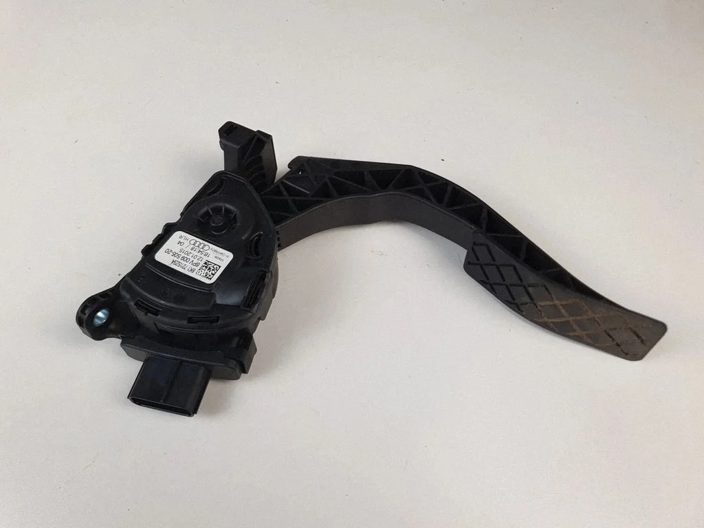 Accelerator throttle pedal 8K1721523A