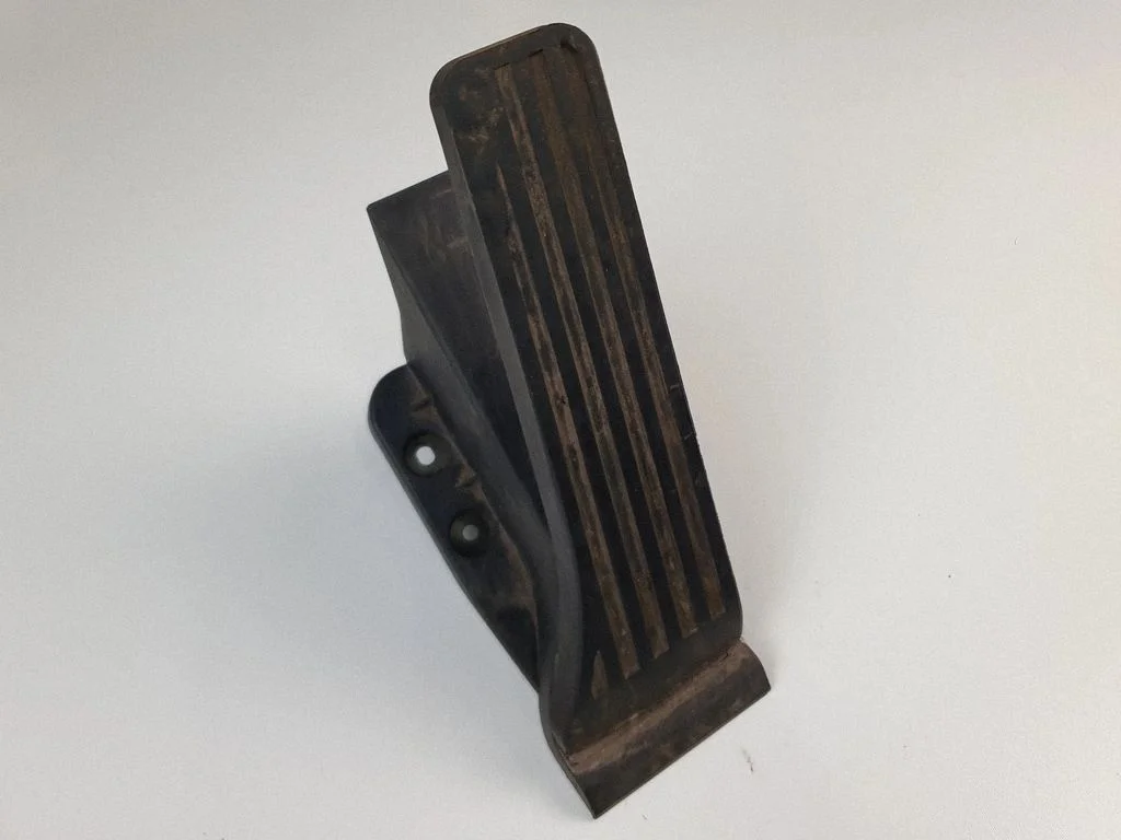 Accelerator throttle pedal A2043000004