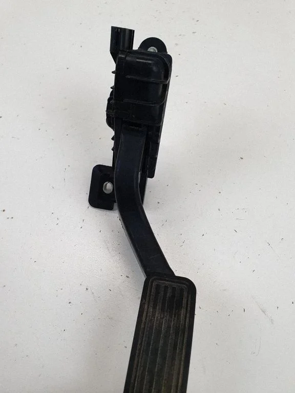 Accelerator throttle pedal 1988003440