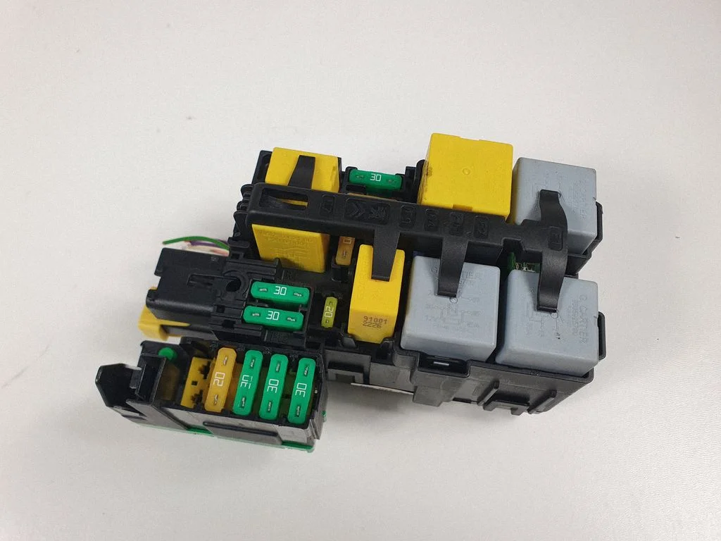 Drošinātāju bloks 9806192580