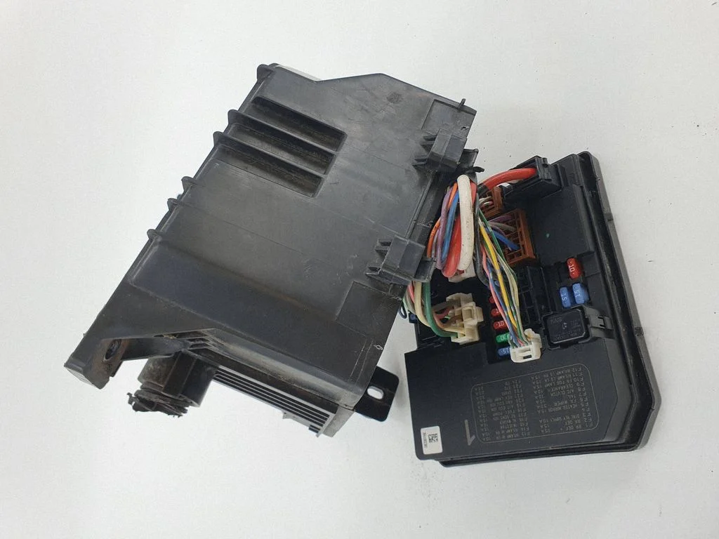 Fuse module 284B7EB33B