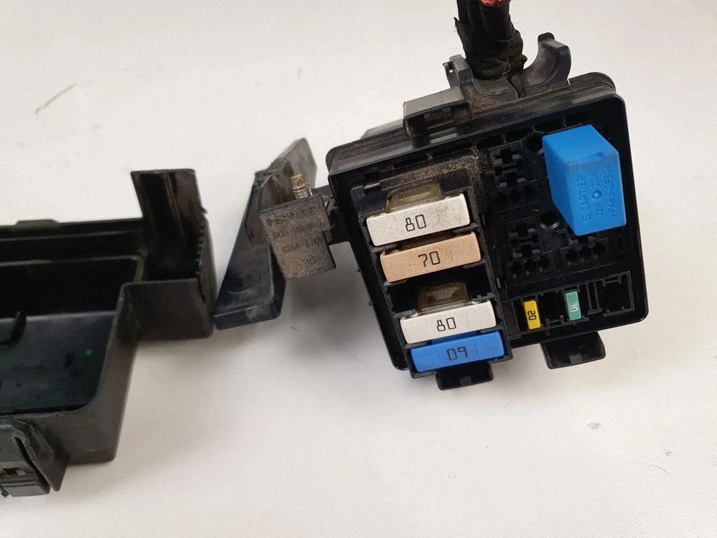 Fuse module 243880001R