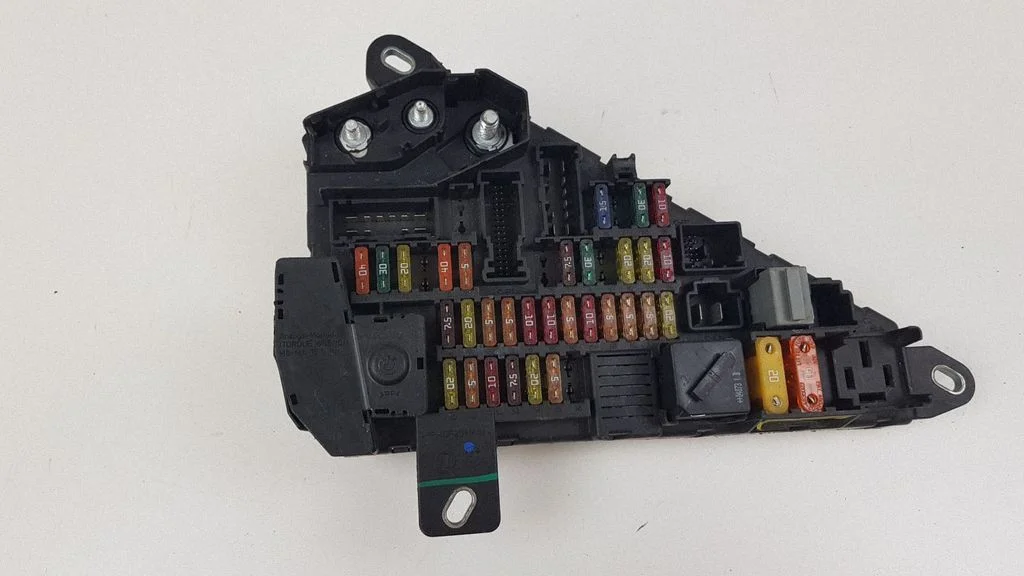 Drošinātāju bloks 6906603
