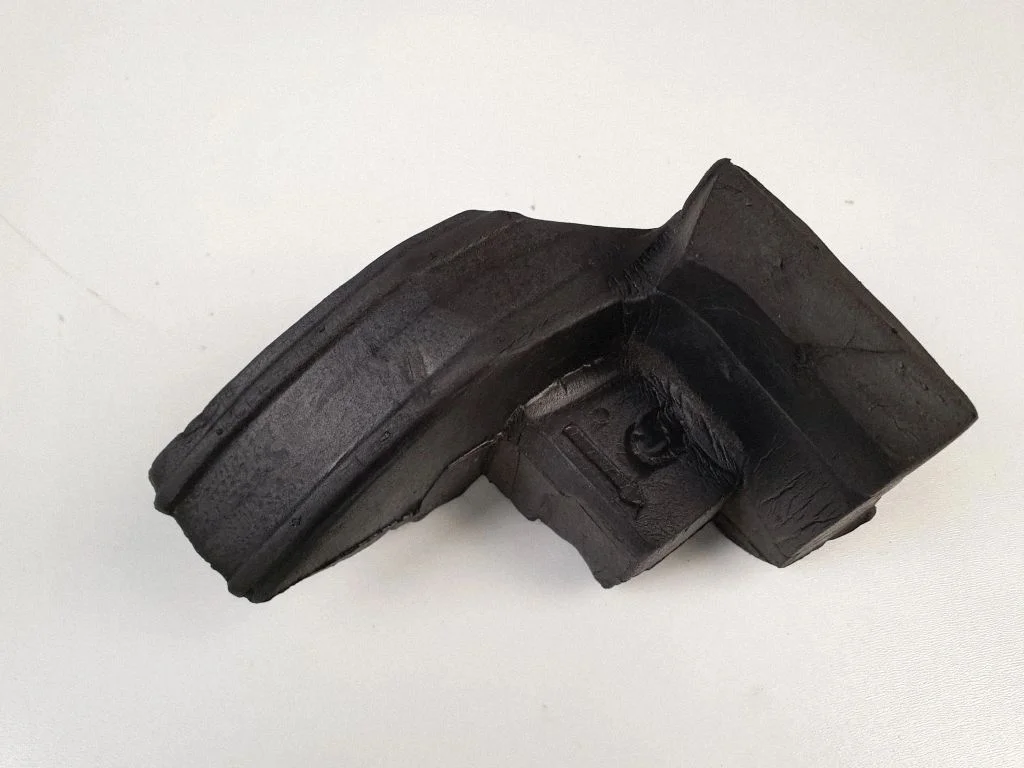 Other engine bay part 762E15618R