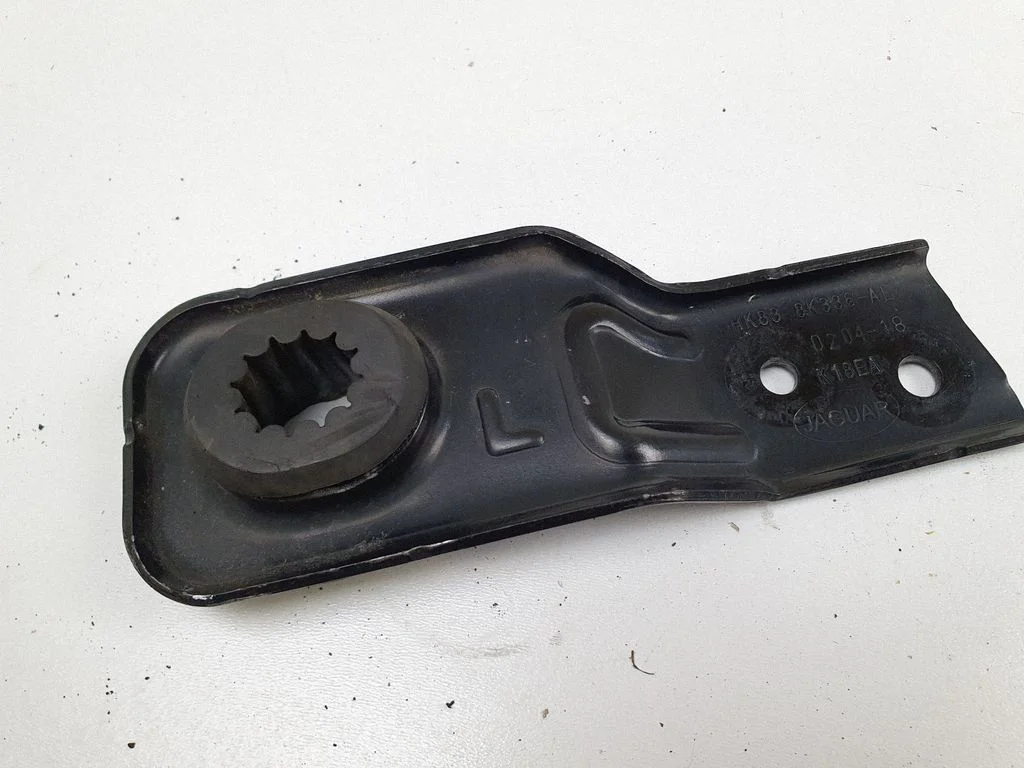 Cita motora nodalījuma detaļa HK838K336AE
