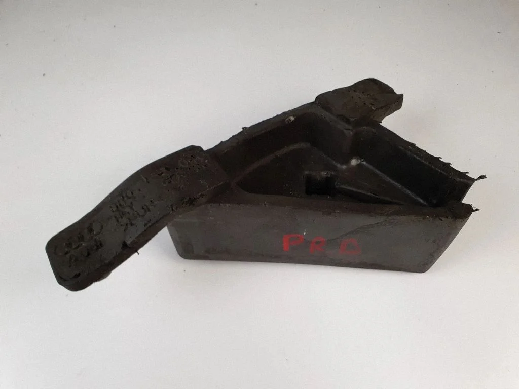 Other engine bay part 8R0133046