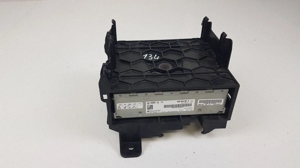 Radio/CD/DVD/GPS head unit 4G0035061E