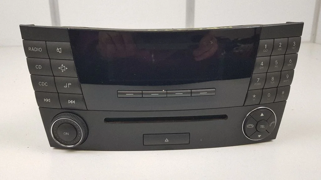 Radio/CD/DVD/GPS head unit – Mercedes-Benz E-Class W211 (2002-2009)