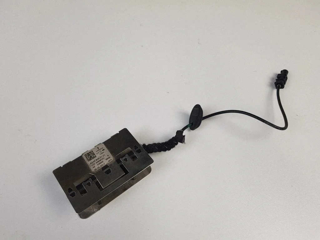 Antenas pastiprinātājs A2469050101