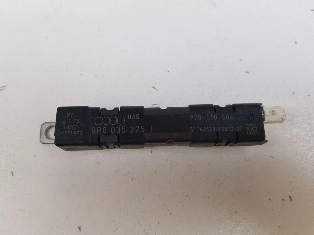 Aerial antenna amplifier – Audi Q5 SQ5 8R (2008-2017)