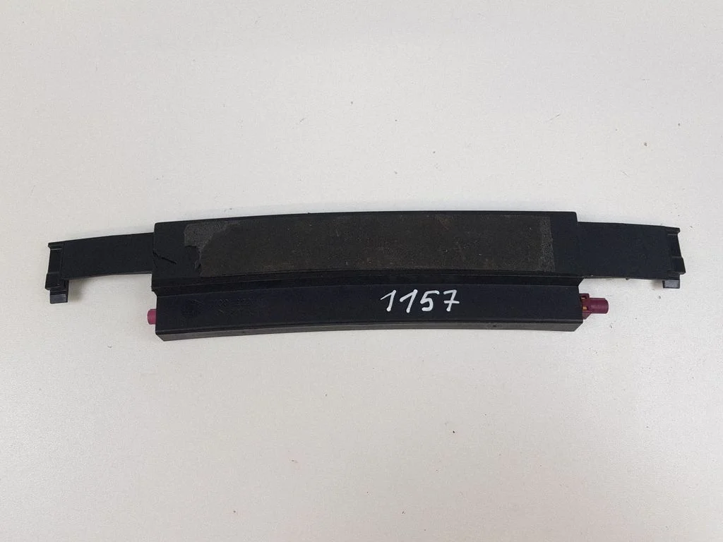 Aerial antenna amplifier – Volkswagen Phaeton (2002-2016)