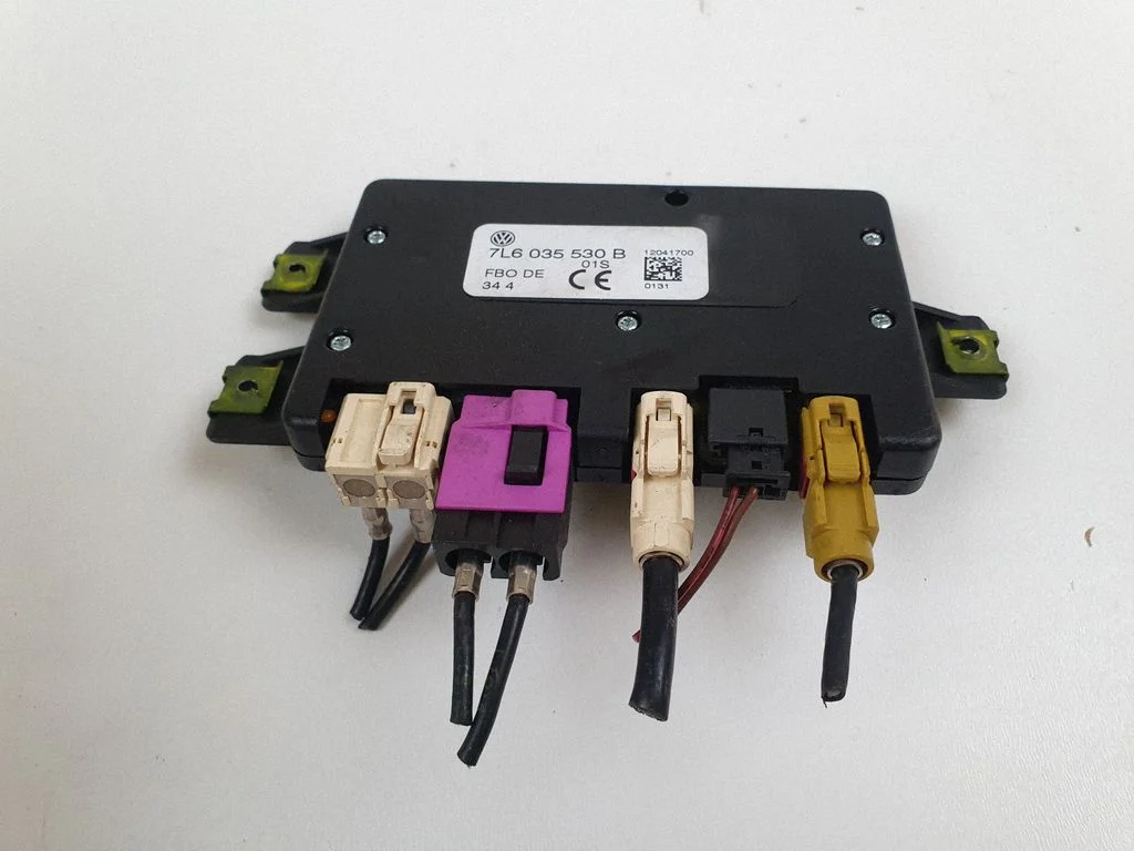 Aerial antenna amplifier – Volkswagen Touareg I (2002-2010)