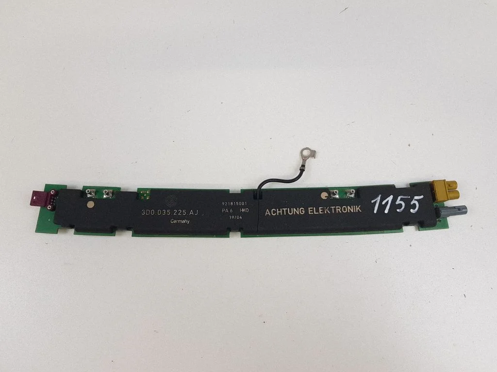 Aerial antenna amplifier 3D0035225AJ – Volkswagen Phaeton (2002-2016)