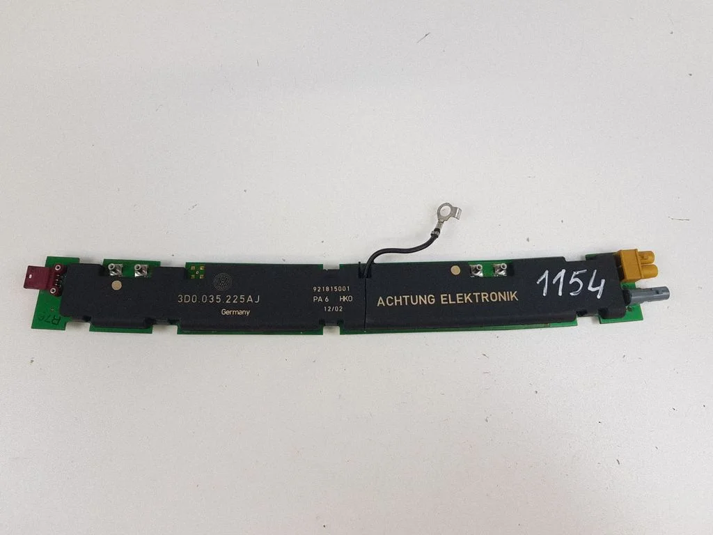 Aerial antenna amplifier 3D0035225AJ – Volkswagen Phaeton (2002-2016)