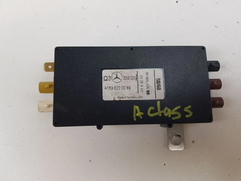 Antenas pastiprinātājs A1698200089