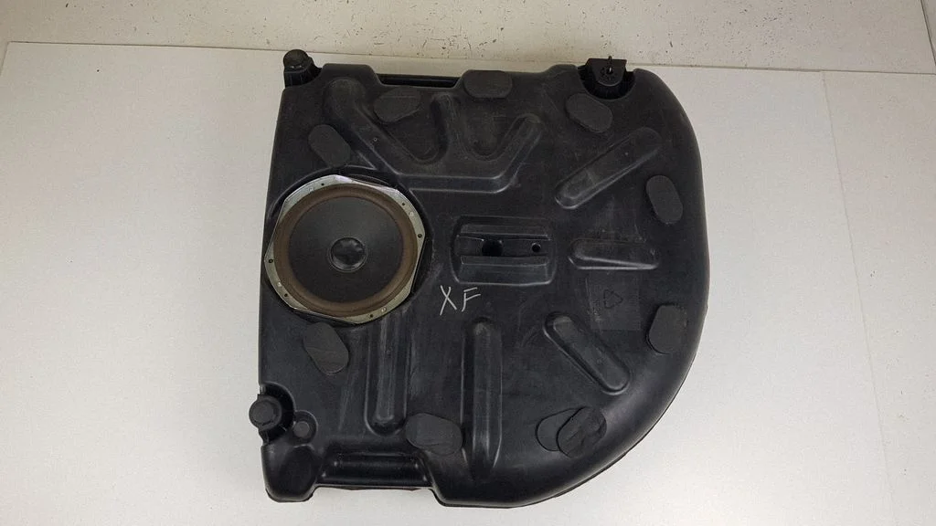 Subwoofer speaker 8X2319A067A